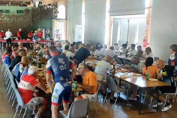 Pranzo di gruppo Pranzo di gruppo